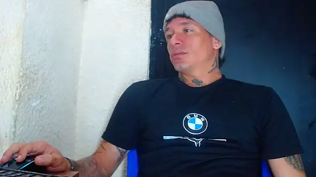 Snapshot of sebas_bigcock69 chatting on March 5, 2025, 6:23 am sebas bigcock69 online show from March 5, 2025, 6:23 am