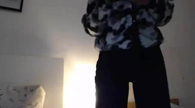 ocean eyess  online show from February 19, 2025, 9:47 pm