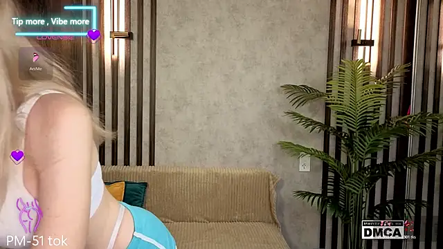 Holl1Would online show from December 21, 2025, 7:26 pm