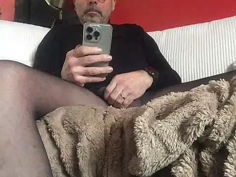 Snapshot of louh261 chatting on March 30, 2026, 1:34 pm louh261 online show from March 30, 2026, 1:34 pm