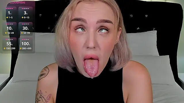 LianaFord online show from October 6, 2025, 10:21 pm