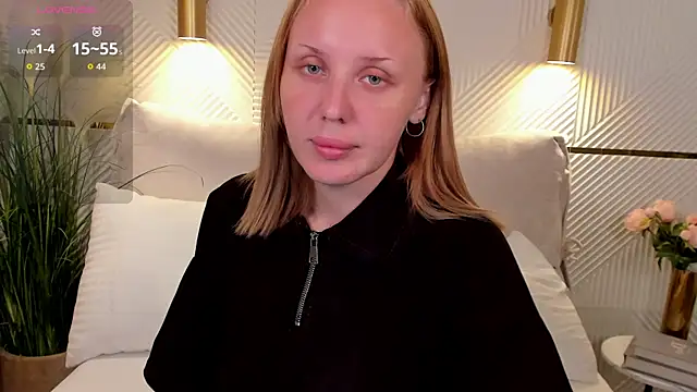 Snapshot of LianaFord chatting on August 3, 2026, 8:33 am LianaFord online show from August 3, 2026, 8:33 am
