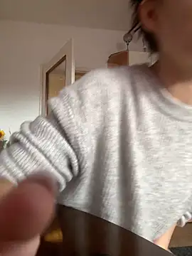 Snapshot of Zeyna1 chatting on October 11, 2025, 1:23 pm Zeyna1 online show from October 11, 2025, 1:23 pm