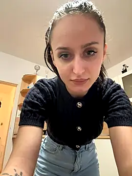 Snapshot of Zeyna1 chatting on October 15, 2025, 4:04 pm Zeyna1 online show from October 15, 2025, 4:04 pm