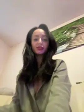 Snapshot of Zeyna1 chatting on December 14, 2025, 11:38 am Zeyna1 online show from December 14, 2025, 11:38 am