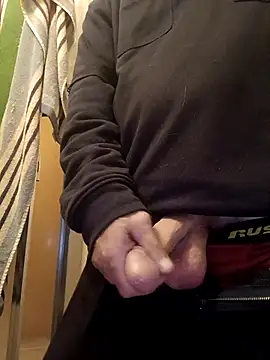 Snapshot of OralDesires2 chatting on November 7, 2025, 10:57 pm OralDesires2 online show from November 7, 2025, 10:57 pm