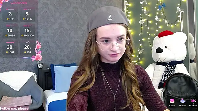 KateJonson online show from November 3, 2025, 1:04 pm