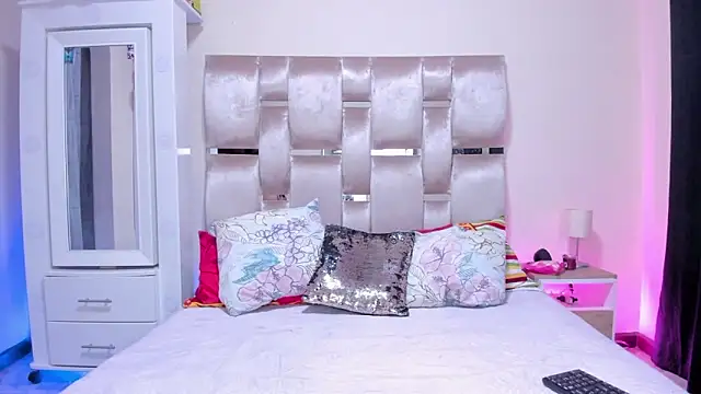 MelanyShayk online show from April 24, 2026, 3:19 am