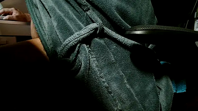 Snapshot of suedel65 chatting on October 26, 2025, 3:29 am suedel65 online show from October 26, 2025, 3:29 am