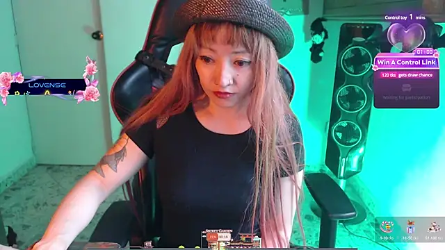 pink-2022 online show from January 3, 2025, 3:12 pm