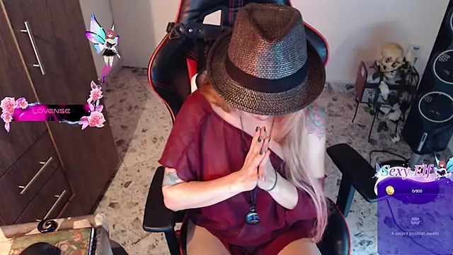 pink-2022 online show from March 5, 2025, 12:44 pm