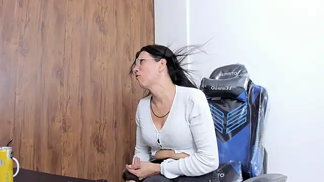 Cleopatra Trans online show from October 9, 2025, 6:41 pm