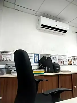 Snapshot of Desi_Londa_143 chatting on October 14, 2025, 12:06 pm Desi Londa 143 online show from October 14, 2025, 12:06 pm