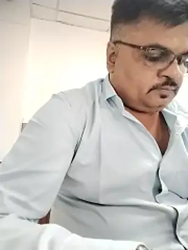Snapshot of Desi_Londa_143 chatting on May 21, 2026, 3:42 pm Desi Londa 143 online show from May 21, 2026, 3:42 pm