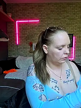 Snapshot of Melissa1994- chatting on April 30, 2026, 1:51 pm Melissa1994- online show from April 30, 2026, 1:51 pm