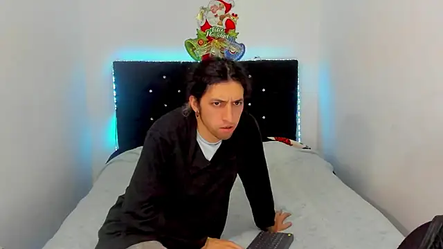 shelby  hotshoww online show from December 18, 2024, 1:15 am