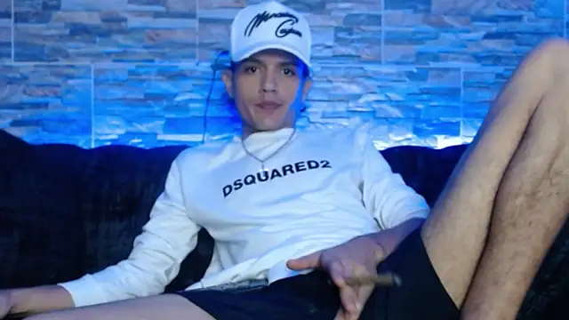 Snapshot of andersonZ998 chatting on March 18, 2025, 4:51 am andersonZ998 online show from March 18, 2025, 4:51 am