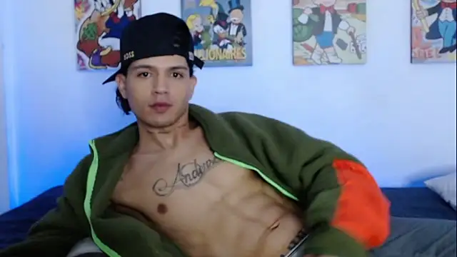 Snapshot of andersonZ998 chatting on February 14, 2025, 9:13 am andersonZ998 online show from February 14, 2025, 9:13 am