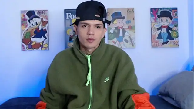 Snapshot of andersonZ998 chatting on February 14, 2025, 6:12 am andersonZ998 online show from February 14, 2025, 6:12 am