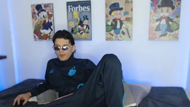 Snapshot of andersonZ998 chatting on February 11, 2025, 5:26 am andersonZ998 online show from February 11, 2025, 5:26 am