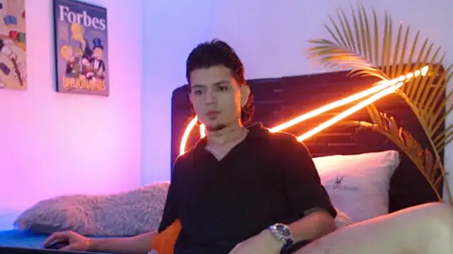 Snapshot of andersonZ998 chatting on December 16, 2025, 6:50 am andersonZ998 online show from December 16, 2025, 6:50 am