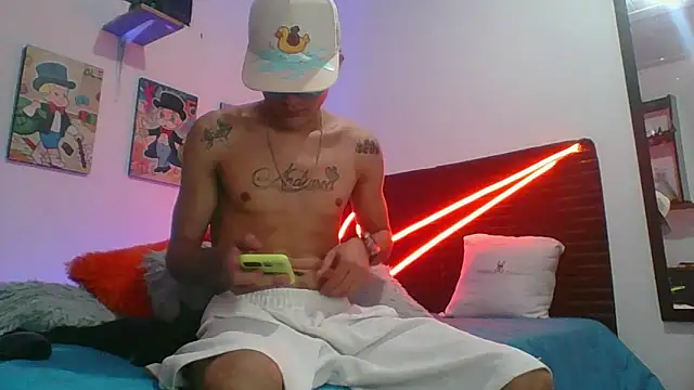 Snapshot of andersonZ998 chatting on October 13, 2025, 8:10 pm andersonZ998 online show from October 13, 2025, 8:10 pm