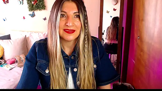 Jolie-Mature online show from April 23, 2026, 7:15 pm