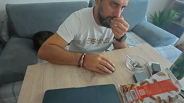 Snapshot of TigerOne19 chatting on November 24, 2025, 12:27 pm TigerOne19 online show from November 24, 2025, 12:27 pm