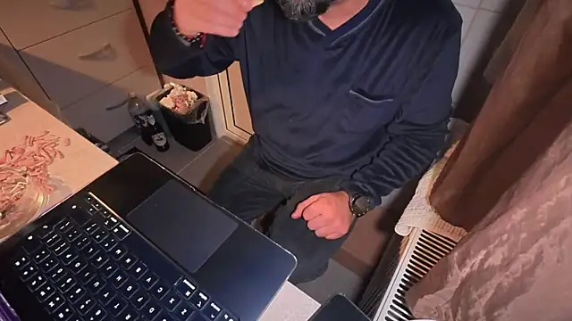 Snapshot of TigerOne19 chatting on November 23, 2025, 9:03 pm TigerOne19 online show from November 23, 2025, 9:03 pm