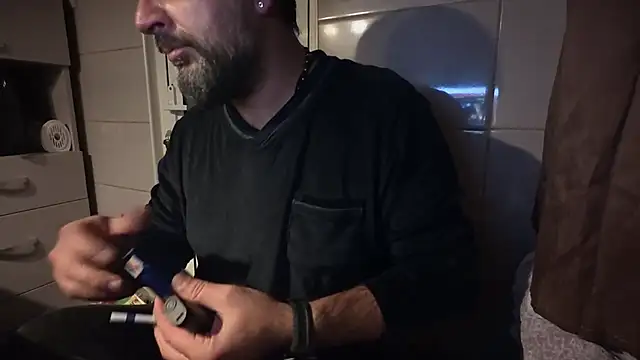 Snapshot of TigerOne19 chatting on December 3, 2025, 9:03 pm TigerOne19 online show from December 3, 2025, 9:03 pm