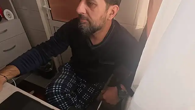 Snapshot of TigerOne19 chatting on November 21, 2025, 8:35 am TigerOne19 online show from November 21, 2025, 8:35 am