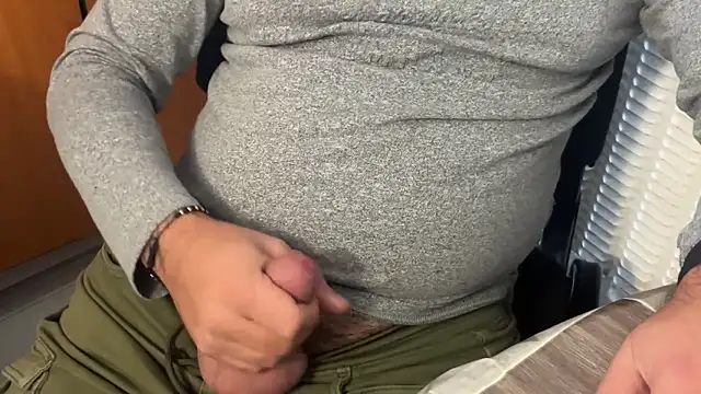 Snapshot of TigerOne19 chatting on November 22, 2025, 8:46 am TigerOne19 online show from November 22, 2025, 8:46 am