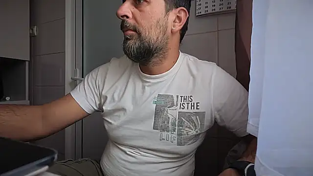 Snapshot of TigerOne19 chatting on November 6, 2025, 10:41 am TigerOne19 online show from November 6, 2025, 10:41 am