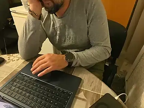 Snapshot of TigerOne19 chatting on November 22, 2025, 8:51 pm TigerOne19 online show from November 22, 2025, 8:51 pm