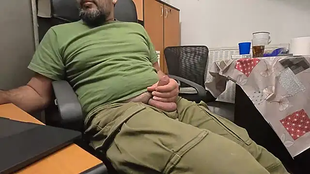 Snapshot of TigerOne19 chatting on November 16, 2025, 8:13 pm TigerOne19 online show from November 16, 2025, 8:13 pm