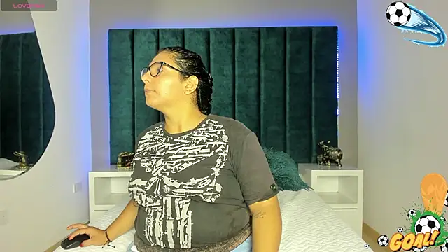 DanielleEvans  online show from January 17, 2026, 11:25 am