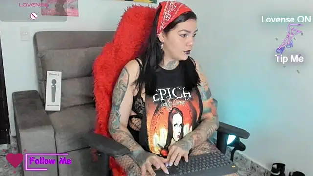 julianne stoone online show from September 18, 2025, 2:42 pm