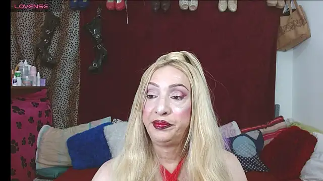 Snapshot of elena_evans chatting on June 5, 2026, 5:40 pm elena evans online show from June 5, 2026, 5:40 pm