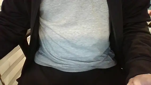 Snapshot of alessex24 chatting on November 3, 2025, 8:23 pm alessex24 online show from November 3, 2025, 8:23 pm