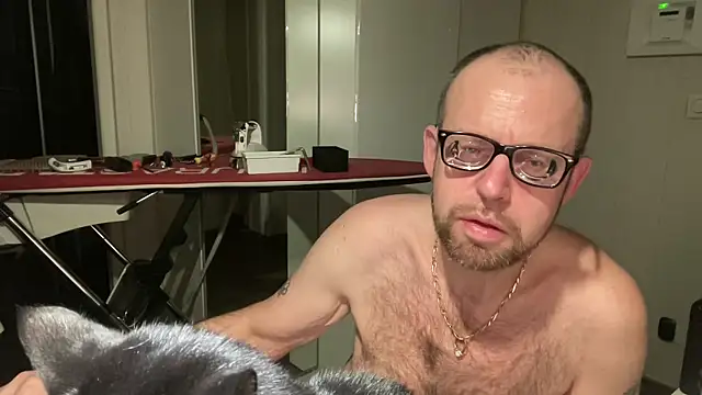 FABIOGLASSES online show from October 6, 2025, 8:42 pm