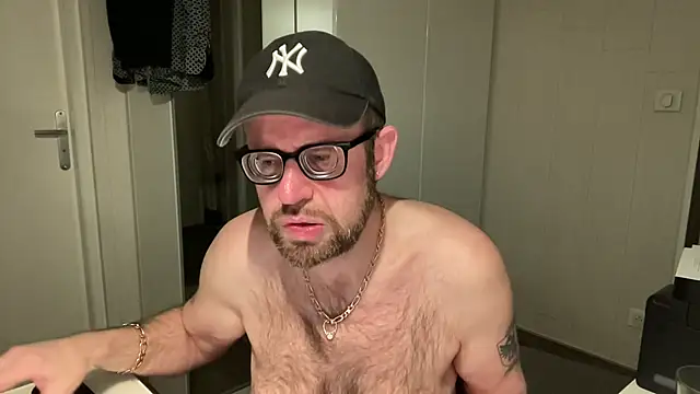 FABIOGLASSES online show from March 13, 2025, 11:16 pm