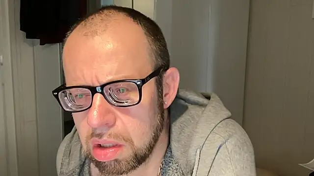 FABIOGLASSES online show from November 16, 2025, 1:38 pm