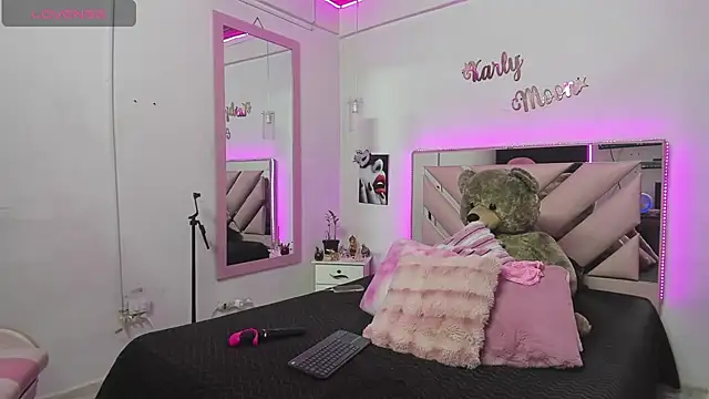 Snapshot of Karly_moon chatting on September 13, 2025, 12:21 am Karly moon online show from September 13, 2025, 12:21 am