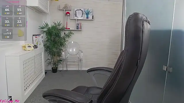 Snapshot of EllaMilf_ chatting on July 19, 2026, 11:18 am EllaMilf online show from July 19, 2026, 11:18 am