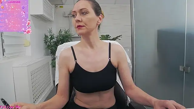 Snapshot of EllaMilf_ chatting on May 24, 2026, 2:39 pm EllaMilf online show from May 24, 2026, 2:39 pm