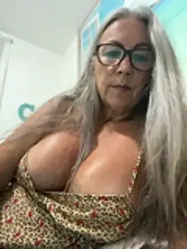 EvaRobinson online show from July 31, 2026, 3:39 am