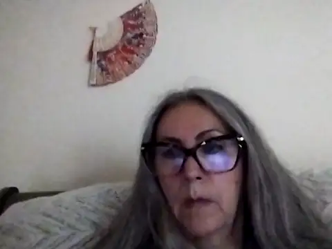 EvaRobinson online show from February 12, 2025, 2:45 am