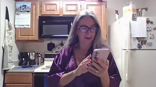 EvaRobinson online show from February 19, 2025, 2:01 pm