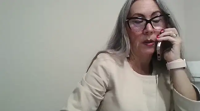 EvaRobinson online show from March 5, 2025, 5:50 pm