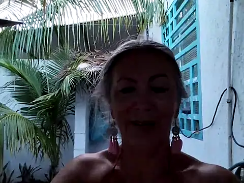 EvaRobinson online show from July 17, 2026, 11:57 pm